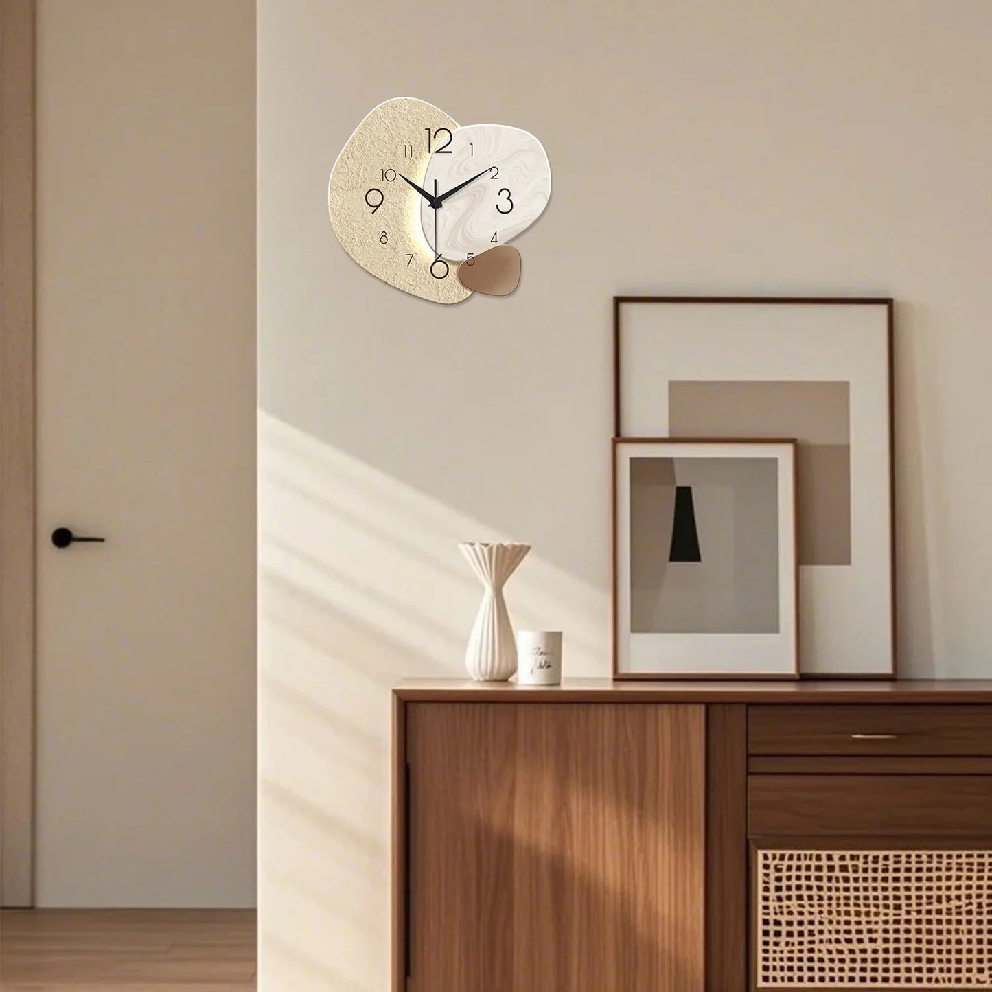 Simple Wall Clock, Perfect for livingroom or diningroom.  Adds some beauty to the wall